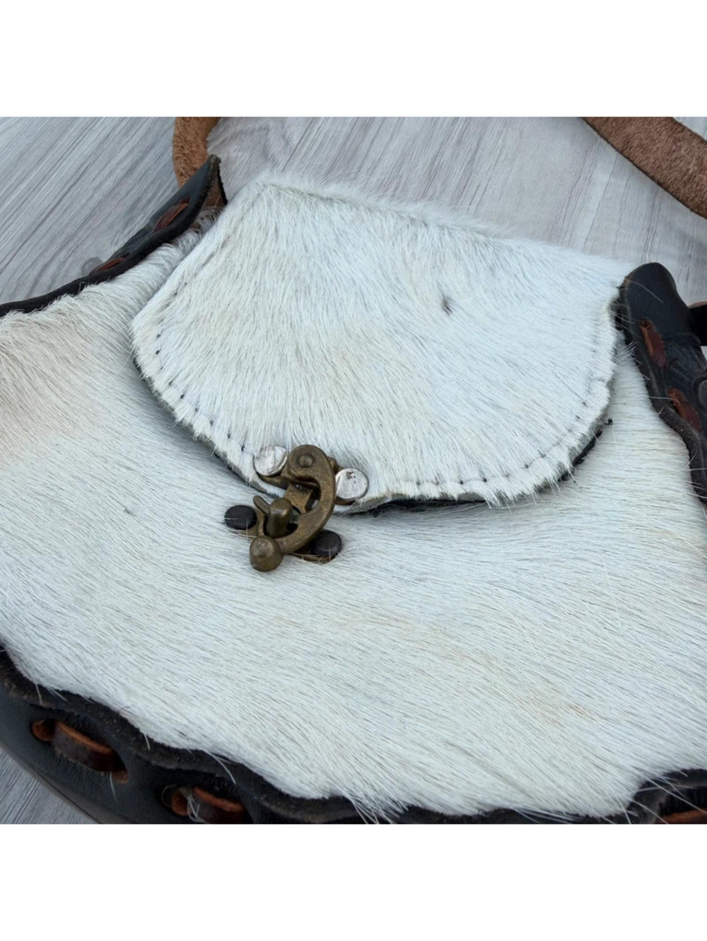 Western-style crossbody bag - Picture 3 of 7